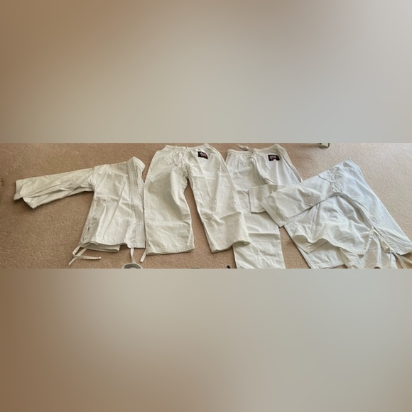 Gi’s Taekwondo / Jiu Jitsu / Karate - Picture 1 of 1